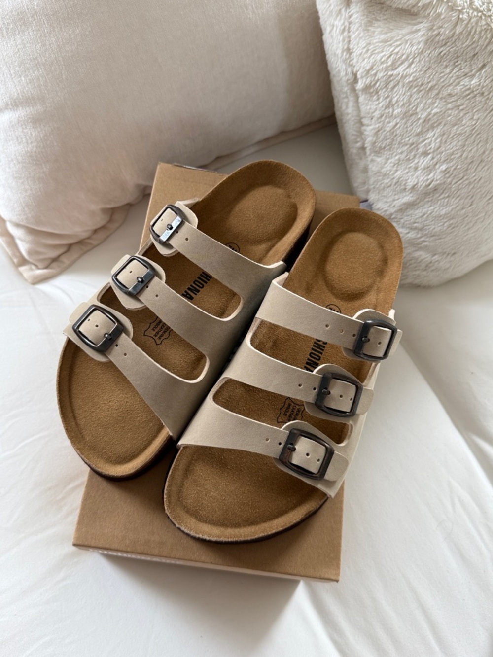 BRAND NEW Cushionaire Lela stone nubuck leather Cork Sandals - 7M